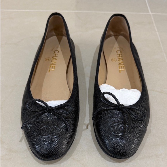 CHANEL Black Flats - Picture 2 of 9
